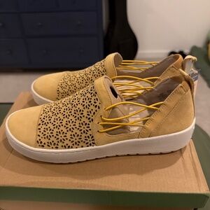 Jambu yellow shoes